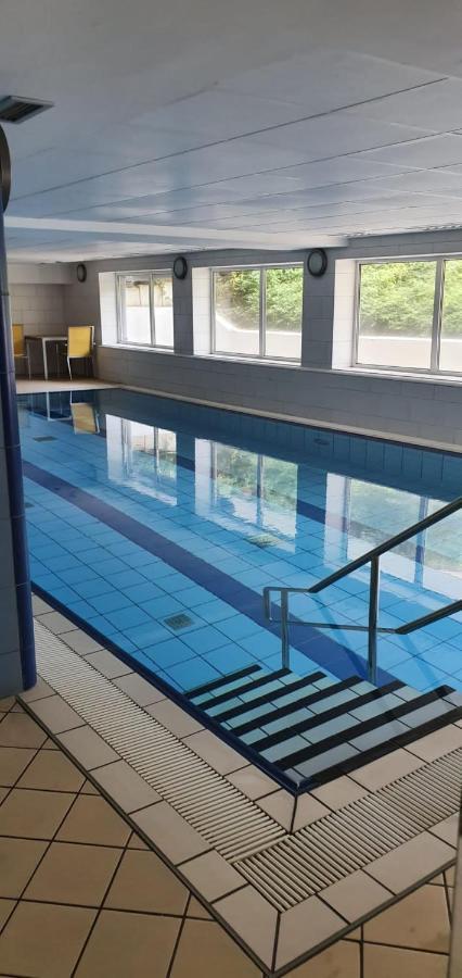 Ferienwohnung Mit Seeblick Und Schwimmbadnutzung In كوكسهافن المظهر الخارجي الصورة