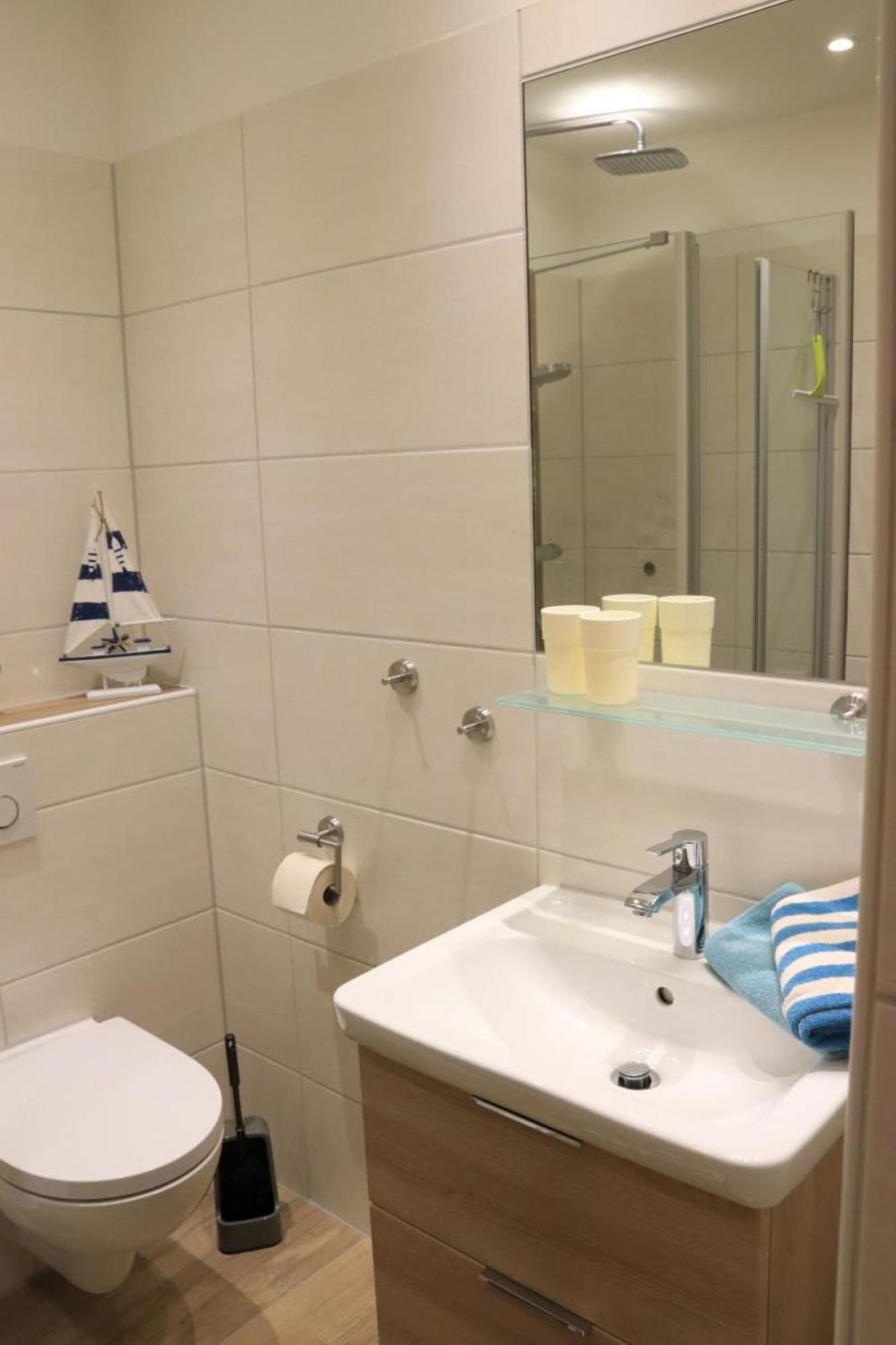 Ferienwohnung Mit Seeblick Und Schwimmbadnutzung In كوكسهافن المظهر الخارجي الصورة